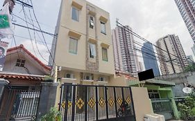 Reddoorz Plus Near Taman Rasuna Menteng